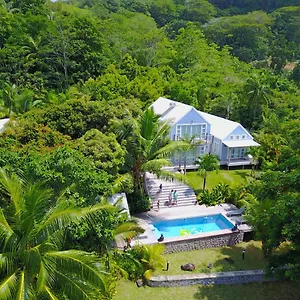 Red Coconut Self-catering Apartment Baie Lazare (Mahe)
